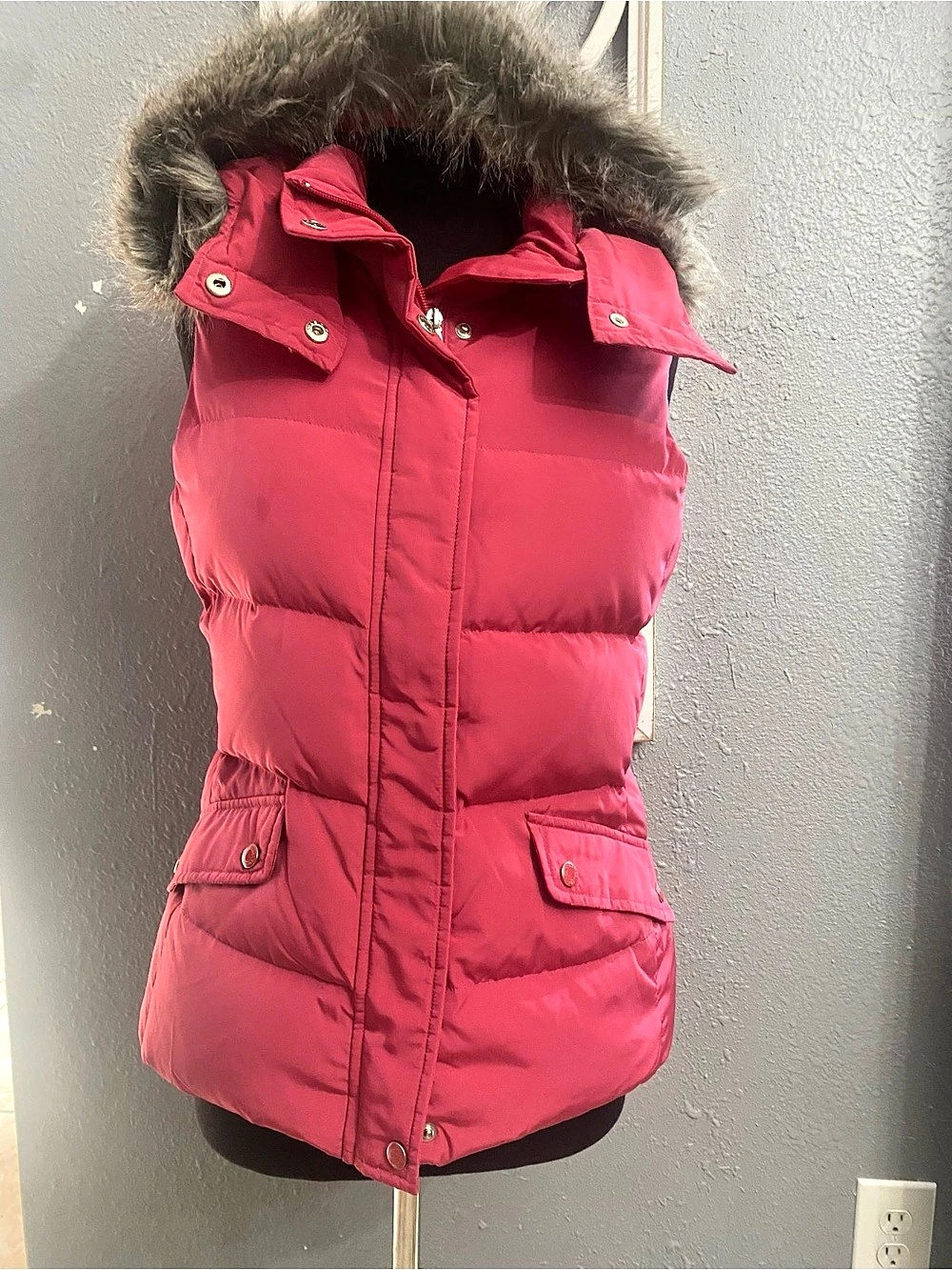 TALBOTS Pink Faux Fur Hooded Snap Zip Front Duck Down Puffer Vest - Women's S